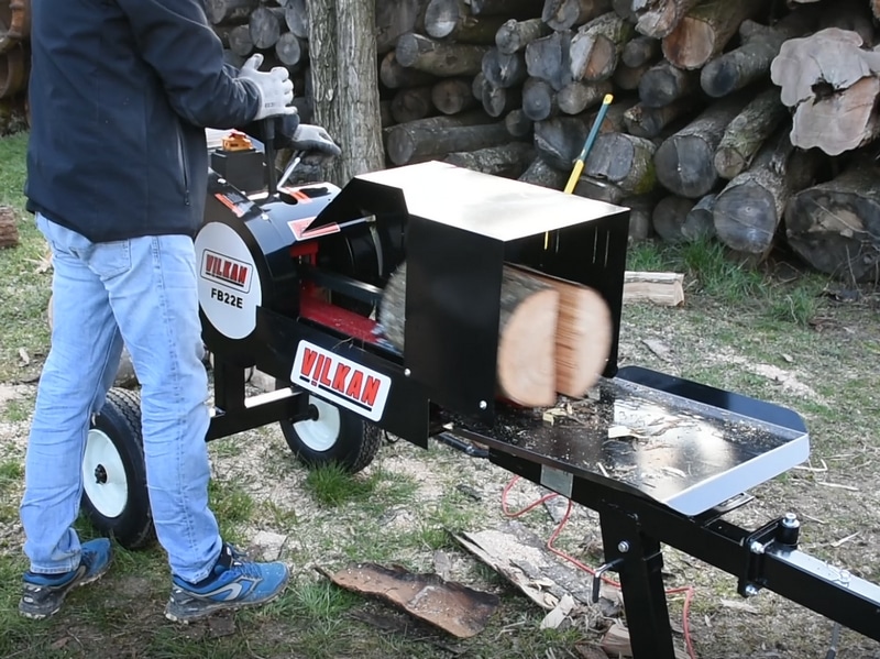 Fendeuse de buches cinétique 22 T VILKAN FB22E